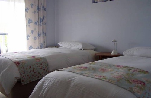 Barrabup Bed & Breakfast | Cozy Bedroom with Ensuite and Kitchen Amenities