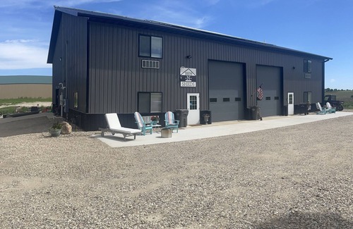 Spirit Lake House | Pet-Friendly Beds -N- Sheds Unit #2 with Perfect Score