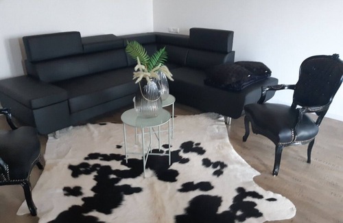 Hoenkoop Apartment | BedStay41: Ideal for Small Groups with Kitchen Amenities