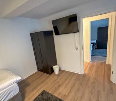 Biebertal House | Bee Apartment: Perfect for Groups & Monteure, PS5 Ready