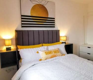 Merthyr Tydfil House | Bee At Home: Guest Rated 9.1 for Your Perfect Stay