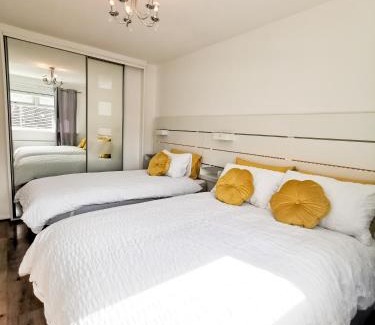 Merthyr Tydfil House | Bee At Home: Guest Rated 9.1 for Your Perfect Stay