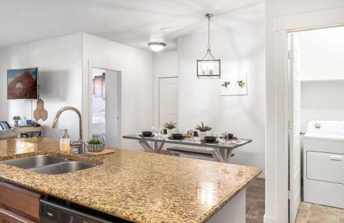 South Jordan Apartment | Bee Chic Retreat in SoJo with Hot Tub & Local Ski Access