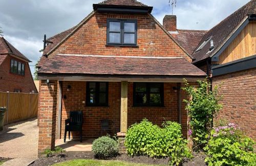 Romsey House | Family-Friendly Getaway at Bee Cottage - Romsey