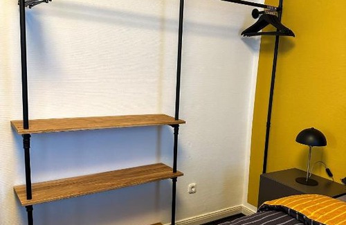 Niedergirmes Apartment | Bee Design Apartment: Central Stay with Family-Friendly Amenities