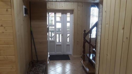 Bukovel Apartment | Bee House Поляниця: Family-Friendly Apartments with Kitchen