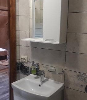 Bukovel Apartment | Bee House Поляниця: Family-Friendly Apartments with Kitchen