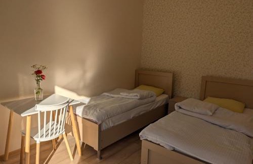 T'ba House | Delightful Bee House: Pet-Friendly Stay with Breakfast