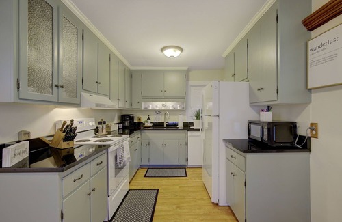 Schley Cottage | Bee Humble Cottage - 10/10 Rating near Beautiful Beaches