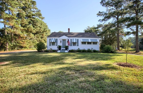 Schley Cottage | Bee Humble Cottage - 10/10 Rating near Beautiful Beaches