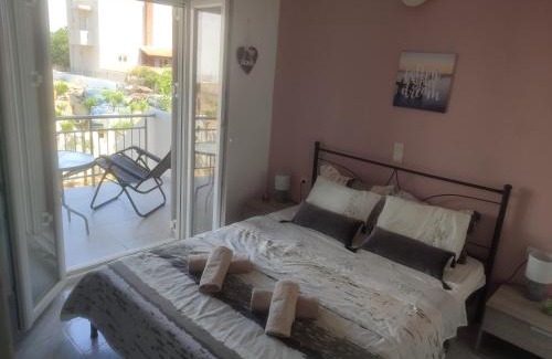 Kokinos Pirgos House | Explore Bee Life Apartments: Family-Friendly Retreat