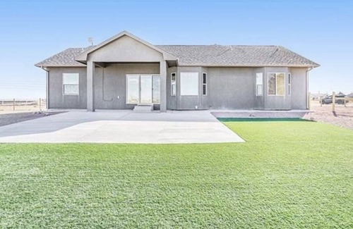 Pueblo West House | Bright & Inviting 3 Bedroom Retreat with Lake Views