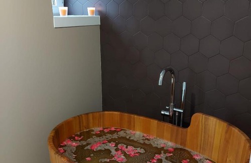 Caramulo House | Beecaramulo-Apiturismo: Guest Rated 9.7 with Ocean Views