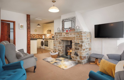 Brazzacott Cottage | Pet-Friendly Beech Cottage: Character Retreat in Warbstow