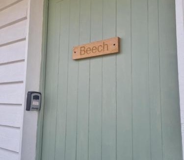 Pegsdon Ski Chalet | Charming Beech Country Chalet in Pegsdon - Guest Rated 8/10