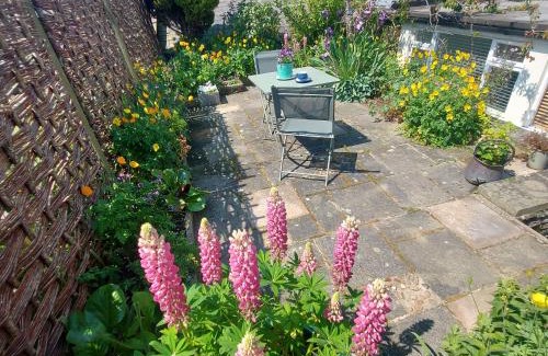 Castleton House | Discover Beech Croft Holiday Cottage - Pet Friendly Getaway