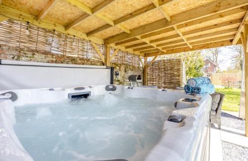 Wainfleet All Saints House | Beech House: Guest Rated 10/10 with Pet-Friendly Amenities