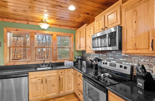 Beech Mountain House | Beech Mountain Breeze - views, pet friendly, hot tub, sleeps 14
