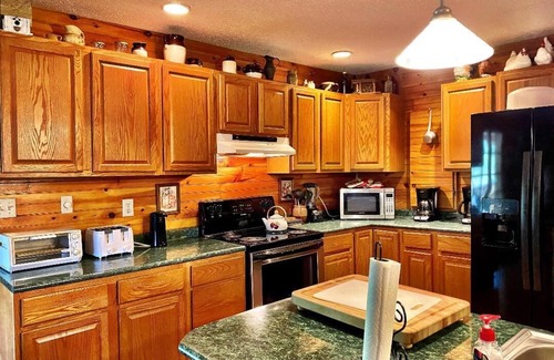 Elk Park Cabin | Experience Tourist Trap-Free Getaways with Top Amenities