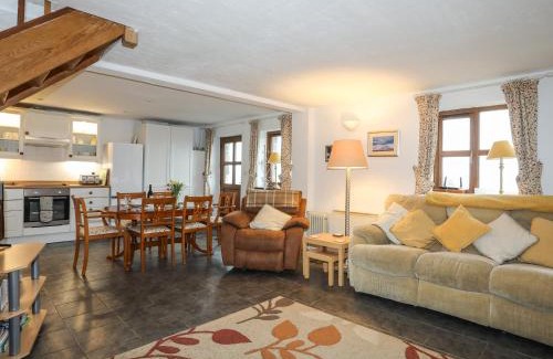 Brynrefail House | Experience Beech Tree Cottage: Pet-Friendly Retreat