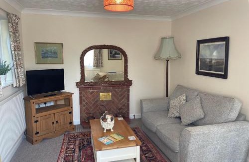 Downham Market House | Relax at Beech View Cottage: 4-Star Child-Friendly Retreat