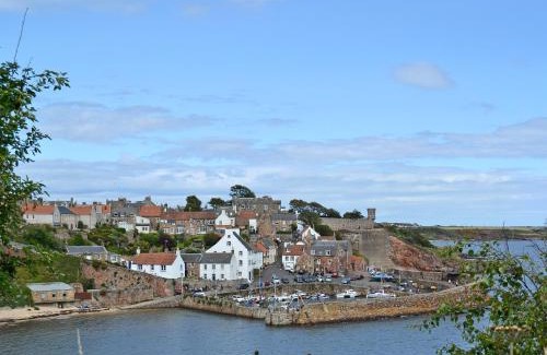 Crail House | Explore Beech Walk: Family-Friendly Stay with High Ratings