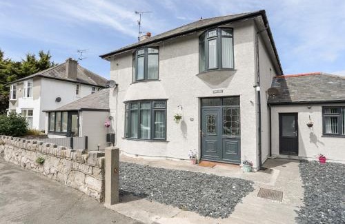 Prestatyn House | Family-Friendly Stay at Beeches - A 4-Star Experience