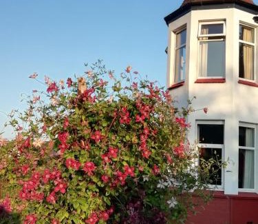 Briggswath Bed & Breakfast | Outstanding Beechlands B & B: Breakfast and Hot Tub Await!