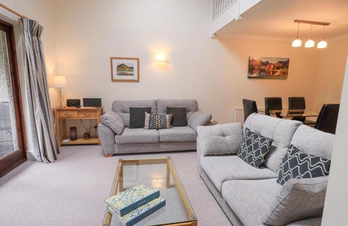 Ambleside Apartment | Beechside Hotel: Family-Friendly Retreat with Perfect Reviews