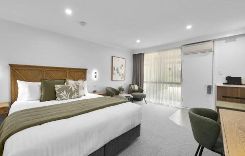 Beechworth Hotel | Cozy Beechworth Motor Inn with Pool and Ocean Views