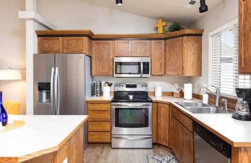 Rathdrum House | BeeCozy Cottage: Family-Friendly Getaway Near Silverwood!