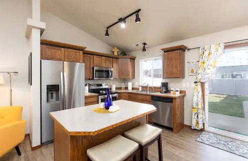 Rathdrum House | BeeCozy Cottage: Family-Friendly Getaway Near Silverwood!