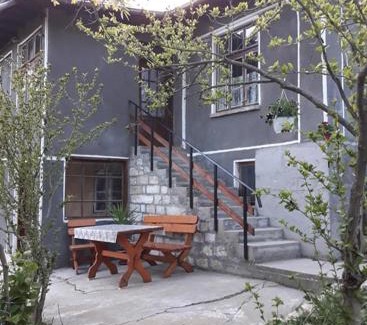 Letnitsa House | BeeFree: 4-Star Haven with Pet-Friendly Amenities