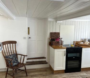 Beccles House | Beehive Cottage: Pet & Child Friendly with High Guest Ratings