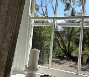Beccles House | Beehive Cottage: Pet & Child Friendly with High Guest Ratings
