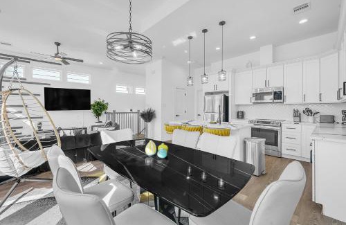 Northside House | BeeHive House- Stylish Houston Getaway home