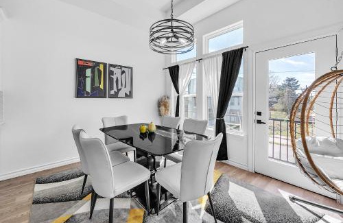 Northside House | BeeHive House- Stylish Houston Getaway home