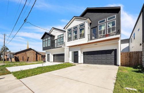 Northside House | BeeHive House- Stylish Houston Getaway home