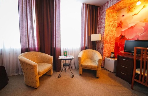 Khabarskoye Hotel | Relax at Beerloga Hotel: Family-Friendly with Hot Tub