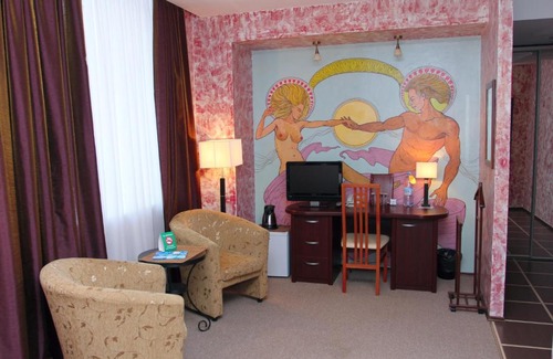 Khabarskoye Hotel | Relax at Beerloga Hotel: Family-Friendly with Hot Tub