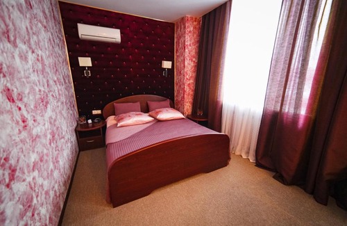 Khabarskoye Hotel | Relax at Beerloga Hotel: Family-Friendly with Hot Tub
