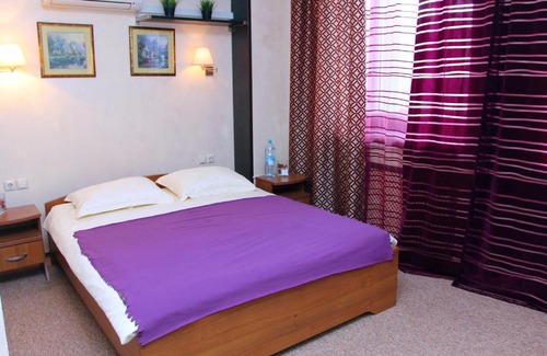 Khabarskoye Hotel | Relax at Beerloga Hotel: Family-Friendly with Hot Tub
