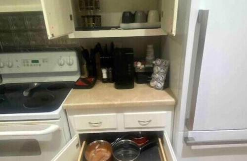 Topeka House | Bee's Place: Guest Rated 10/10 with Family-Friendly Amenities