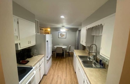 Topeka House | Bee's Place: Guest Rated 10/10 with Family-Friendly Amenities