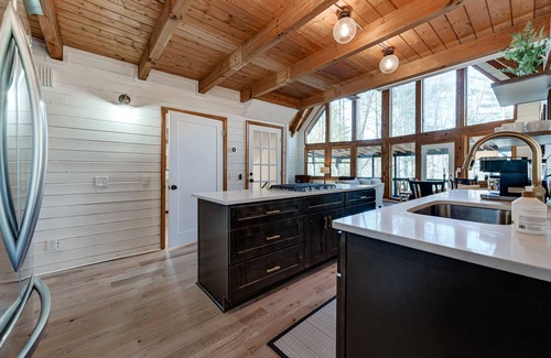 Dahlonega Cabin | Pet-Friendly Before The Bend River Cabin with Spa & Hot Tub