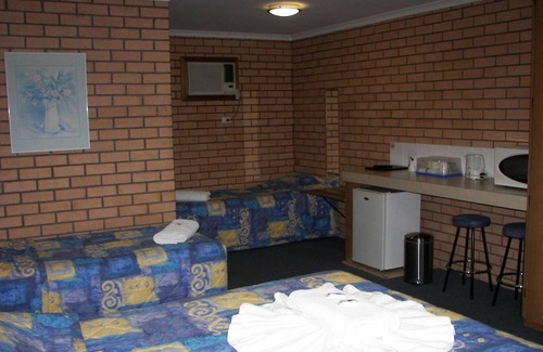 Bega Hotel | Discover Comfort at Bega Southtown Motor Inn with Pool & Breakfast