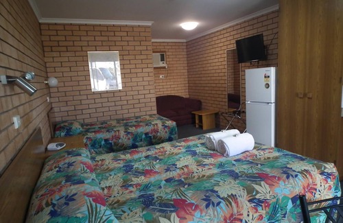 Bega Hotel | Discover Comfort at Bega Southtown Motor Inn with Pool & Breakfast