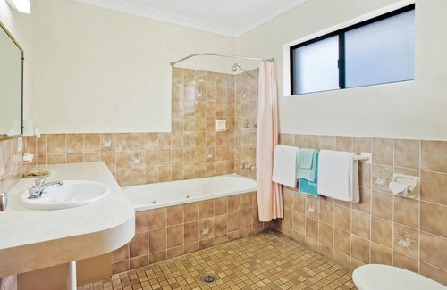 Bega Hotel | Discover Bega Village Motor Inn: Family-Friendly Stay