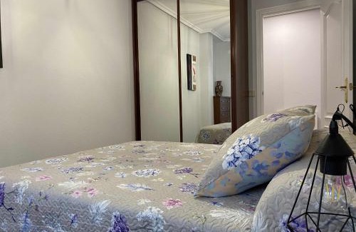Distrito Llano Apartment | Discover Begoña Centro by FlowHome – Family-Friendly Retreat