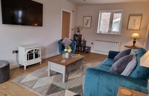 Melton Constable House | Guest Rated: Begonia Cottage - Family-Friendly Retreat